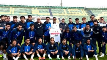 حضر مران الفريق.. الزمالك يكرم مشجعه الوحيد في مباراة المصري حضر مران الفريق.. الزمالك يكرم مشجعه الوحيد في مباراة المصري