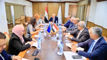 خفض كثافات الفصول وزيادة الحضور.. تفاصيل اجتماع وزير التعليم مع بعثة الاتحاد الأوروبي