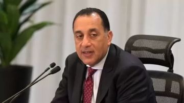 رئيس الوزراء يصل القاهرة عائدا من جولة في الأقصر رئيس الوزراء يصل القاهرة عائدا من جولة في الأقصر