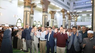 محافظ أسوان: التواصل مع المواطنين أولوية قصوى لتلبية مطالبهم