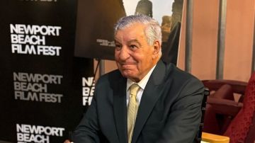 هوليود تحتفي بـ زاهي حواس في العرض العالمي الأول لفيلم الرجل ذو القبعة صور