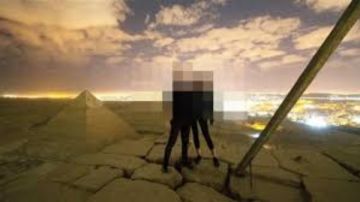 ينشر 7 القصة الكاملة لواقعة الإسباني وصديقته بعد خلع ملابسهم أمام الأهرامات