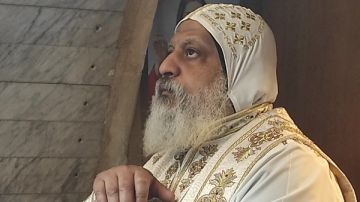 الأنبا ميخائيل يترأس القداس بالكنيسة الأثرية بدير الأنبا برسوم بالمعصرة