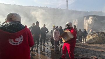 الهلال الأحمر يساند جهود الحماية المدنية والإسعاف في حريق بمنطقة الزرايب الهلال الأحمر يساند جهود الحماية المدنية والإسعاف في حريق بمنطقة الزرايب