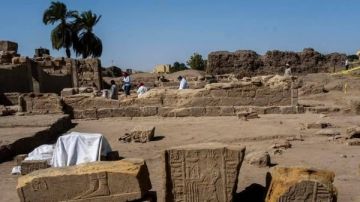 بعثة مصرية - صينية تعلن الكشف عن بحيرة مقدسة في معبد مونتو بالكرنك صور