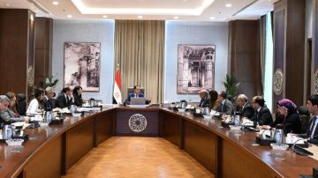 مدبولي يستعرض مستجدات حل مشكلة مديونيات الكهرباء لدى الجهات الحكومية