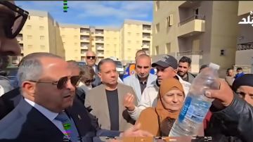 هاتولي زجاجة مياه من الحنفية.. محافظ بورسعيد يتحقق من شكوى سكان سلام مصر فيديو