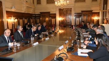 وزير الداخلية يجري مباحثات موسعة مع نظيره الإيطالي لتعزيز التعاون الأمني المشترك وزير الداخلية يجري مباحثات موسعة مع نظيره الإيطالي لتعزيز التعاون الأمني المشترك