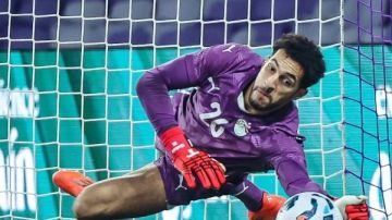 الدردير يشيد بـ مصطفي شوبير خلال مباراة مصر ونيجيريا .. تفاصيل