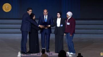 الرئيس السيسي يكرم عددا من أسماء شهداء الشرطة خلال احتفال عيد الشرطة