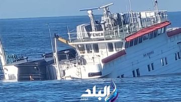 إنقاذ البحارة و الربان.. شاهد محاولات تعويم السفينة FENER الغارقة في بورسعيد