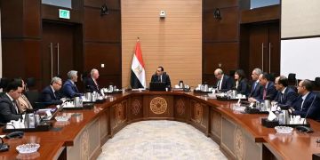 رئيس الوزراء يلتقي رئيس شركة بوينج الأمريكية لبحث فرص تعزيز وتطوير الشراكة القائمة