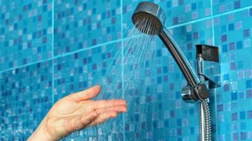 هل تصح الطهارة للمرأة مع وضع أظافر طبية؟.. أمين الإفتاء يجيب