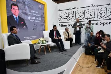 وزير الشباب والرياضة يتفقد جناح وزارة الشباب والرياضة بمعرض القاهرة الدولي للكتاب وزير الشباب والرياضة يتفقد جناح وزارة الشباب والرياضة بمعرض القاهرة الدولي للكتاب
