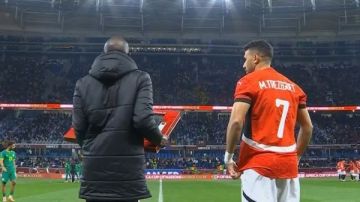 أمير هشام يكشف السبب وراء استبدال فتوح ونزول تريزيجيه في مباراة السنغال