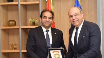 للمشاركة في مناقشة رسالة دكتوراة رئيس جامعة بورسعيد يستقبل وزير الطيران المدني للمشاركة في مناقشة رسالة دكتوراة رئيس جامعة بورسعيد يستقبل وزير الطيران المدني