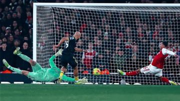 مانشستر يونايتد ينتصر بصعوبة على أرسنال 3-2 في الدوري الإنجليزي مانشستر يونايتد ينتصر بصعوبة على أرسنال 3-2 في الدوري الإنجليزي