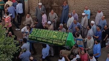 وسط حالة من الحزن.. تشييع جثامـ.ين ضحايا حادث تصادم صحراوي المنيا وسط حالة من الحزن.. تشييع جثامـ.ين ضحايا حادث تصادم صحراوي المنيا