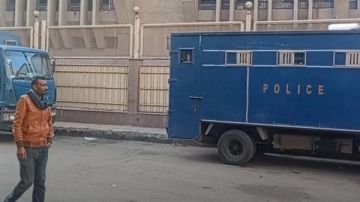 تشديدات أمنية في محاكمة المتهمين بقضية الدارك ويب بشبرا الخيمة ..صور