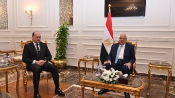 رئيس هيئة الرقابة الإدارية يتقدم بالتهنئة إلى المستشار هشام بدوي رئيس مجلس النواب بتوليه مهام منصبه رئيس هيئة الرقابة الإدارية يتقدم بالتهنئة إلى المستشار هشام بدوي رئيس مجلس النواب بتوليه مهام منصبه