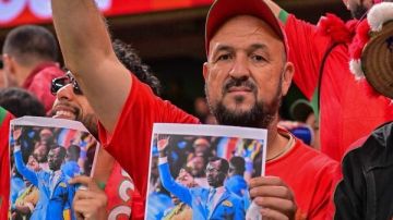 مدرجات الرباط تتكلم لغة إفريقيا .. الجماهير المغربية تساند لومومبا مدرجات الرباط تتكلم لغة إفريقيا .. الجماهير المغربية تساند لومومبا