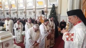 البطريرك الأنبا إبراهيم إسحق يترأس قداس وجناز الأب بيشوي عبد المسيح البطريرك الأنبا إبراهيم إسحق يترأس قداس وجناز الأب بيشوي عبد المسيح