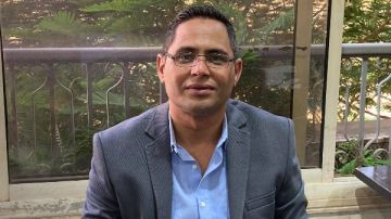 الشاعر علي رجب: معرض القاهرة للكتاب عرس ثقافي عالمي يجمع الأسرة المصرية