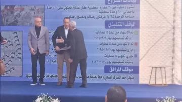 بالأسماء.. مدبولي يسلم وحدات سكنية لأهالي الطود بالأقصر