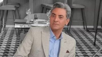 فتحى عبدالوهاب يمازح الجمهور بصورة من كواليس بطل العالم 