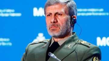 قائد الجيش الإيراني يهدد بالرد على تهديدات ترامب ونتنياهو