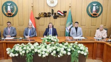 محافظ المنوفية يناقش الموقف التنفيذي لمشروعات الخطة الاستثمارية والمدارس