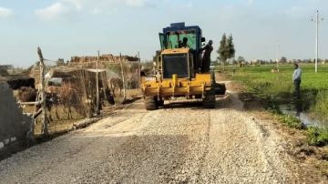 محافظ كفر الشيخ يتابع أعمال رفع كفاءة الطرق بالحامول صور