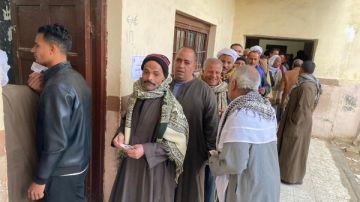 إقبال كبير من الناخبين في الفترة المسائية في جولة الإعادة لانتخابات النواب بالمنيا.. صور إقبال كبير من الناخبين في الفترة المسائية في جولة الإعادة لانتخابات النواب بالمنيا.. صور