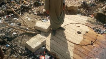 استجابة لشكاوى الأهالي.. محافظ قنا يشكل لجان تفتيش لتأمين غرف الصرف المكشوفة