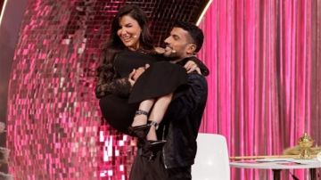 شالها على الهواء شاهد محمد سامي يخطف مي عمر