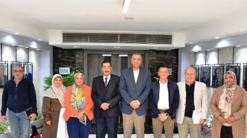 محافظ أسوان يلتقى وفد مشروع الدعم الفنى بوزارة التنمية المحلية