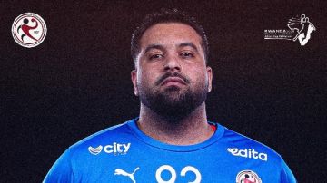 محمد علي يتوج بجائزة أفضل حارس مرمى في بطولة كأس الأمم الأفريقية لكرة اليد محمد علي يتوج بجائزة أفضل حارس مرمى في بطولة كأس الأمم الأفريقية لكرة اليد