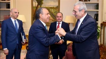 وزير الخارجية يستقبل علي شعث ويؤكد دعم مصر الكامل للجنة الوطنية لإدارة غزة