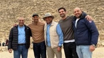 السياحة والآثار: ويل سميث زار الحجرات الداخلية لهرم الملك خوفو