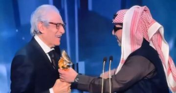 فاروق حسني يحصد جائزة الإنجاز مدى الحياة في حفل Joy Awards فاروق حسني يحصد جائزة الإنجاز مدى الحياة في حفل Joy Awards