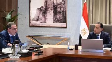 مدبولي: تطوير منظومة العمل داخل الجهاز الإداري يمثل عنصرا حاسما في دعم خطط التنمية مدبولي: تطوير منظومة العمل داخل الجهاز الإداري يمثل عنصرا حاسما في دعم خطط التنمية