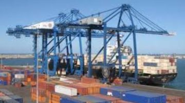 ميناء دمياط يستقبل أكبر حمولة بضائع عامة في تاريخه