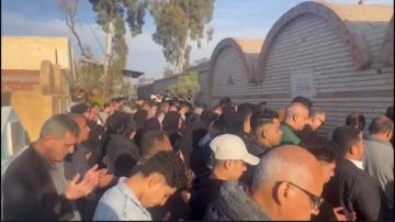 أهالى بنها يشيعون جثمان محمد ياسر ضحية غدر الصحاب .. صور