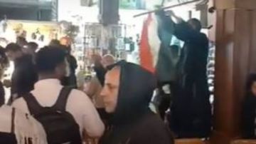 جماهير أسوان تحتفل بفوز المنتخب المصرى على نظيره الإيفوارى جماهير أسوان تحتفل بفوز المنتخب المصرى على نظيره الإيفوارى