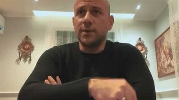 طليقة أحمد مكي: مديرة أعماله سبب انفصالنا