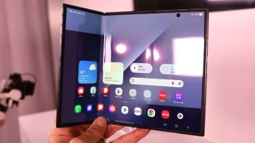 عملاق في الحجم والسعر.. سامسونج تطلق أغلى هواتفها حتي الآن عملاق في الحجم والسعر.. سامسونج تطلق أغلى هواتفها حتي الآن