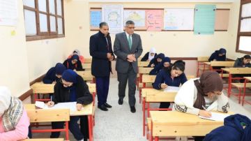 محافظ الجيزة يتفقد سير امتحانات الشهادة الإعدادية بحي الهرم