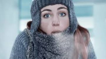 أسباب الشعور بالبرد باستمرار.. 5 علامات تستدعي مراجعة الطبيب