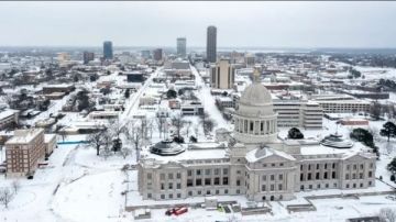 إلغاء أكثر من 11400 ألف رحلة جوية جراء عاصفة شتوية تجتاح أمريكا