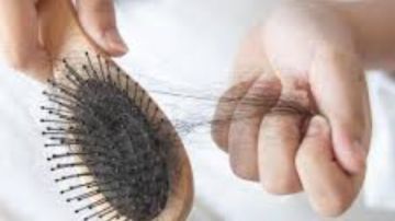 الإفراط في غسل الشعر يسبب جفاف فروة الرأس وتقصفه.. تفاصيل الإفراط في غسل الشعر يسبب جفاف فروة الرأس وتقصفه.. تفاصيل